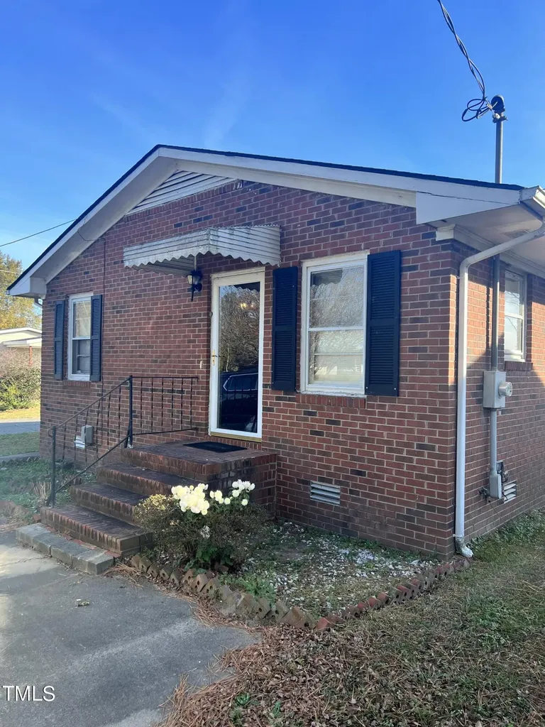 901 Oliver Street Mount Olive NC 28365