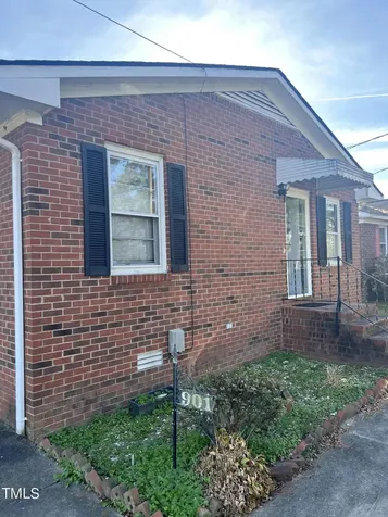 901 Oliver Street Mount Olive NC 28365