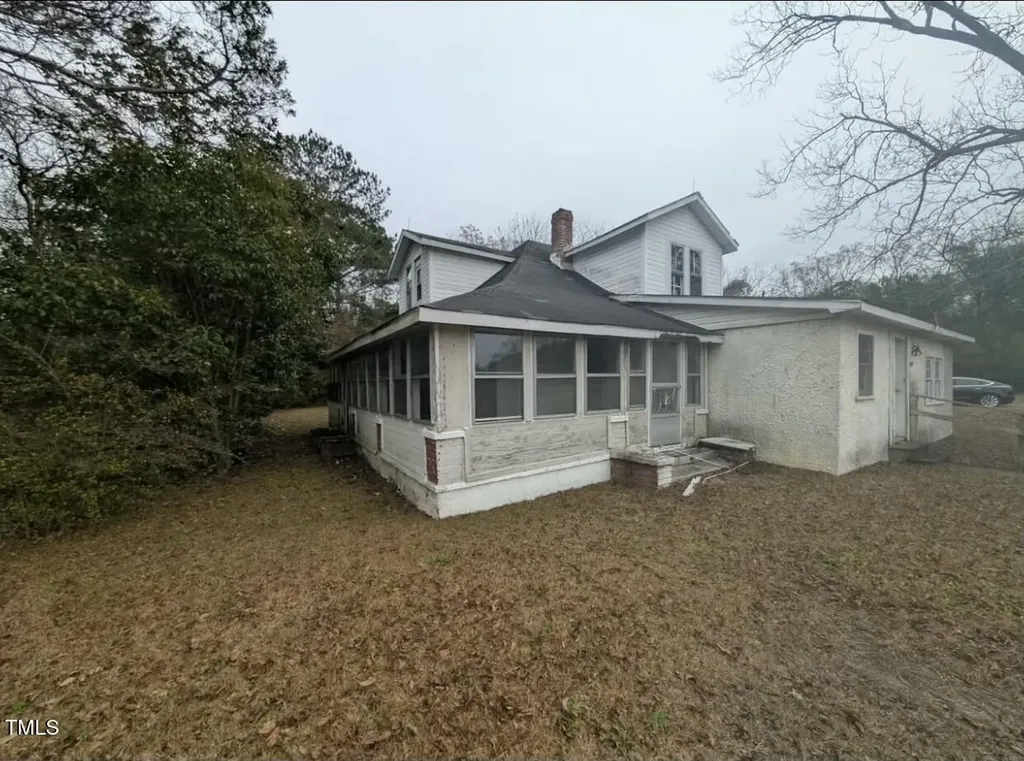 241 Oakdale Gin Road Raeford NC 28376