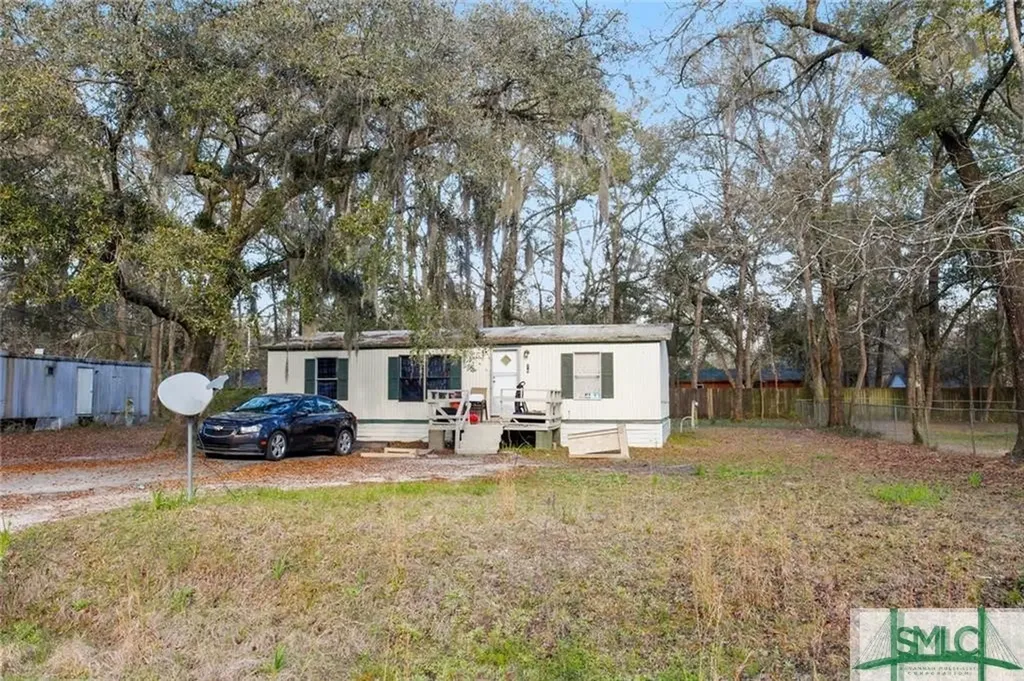 78 Button Avenue Midway GA 31320