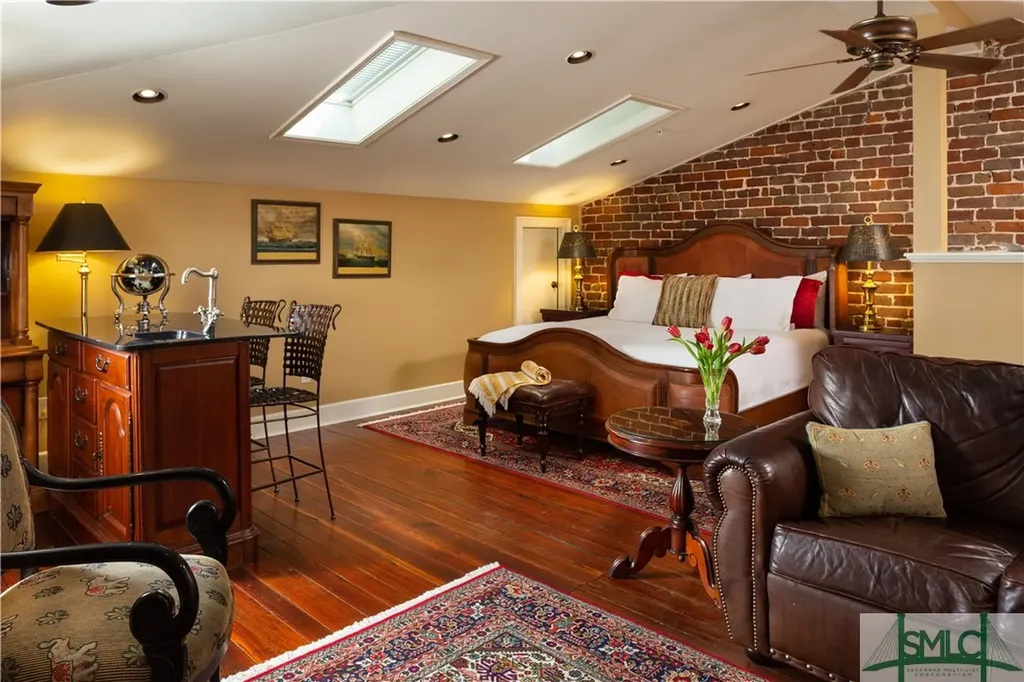 109 W Liberty Street Savannah GA 31401