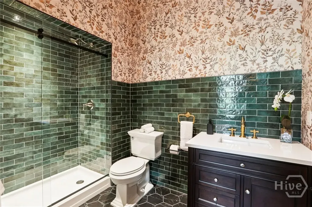 2 E Perry Lane Savannah GA 31401