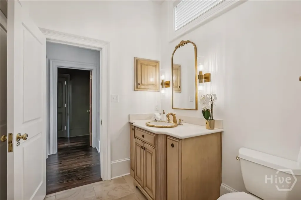 2 E Perry Lane Savannah GA 31401