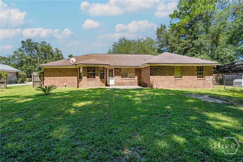 194 Mccumber Drive Allenhurst GA 31301