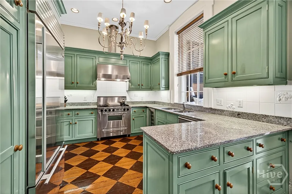 203 W Charlton Street Savannah GA 31401