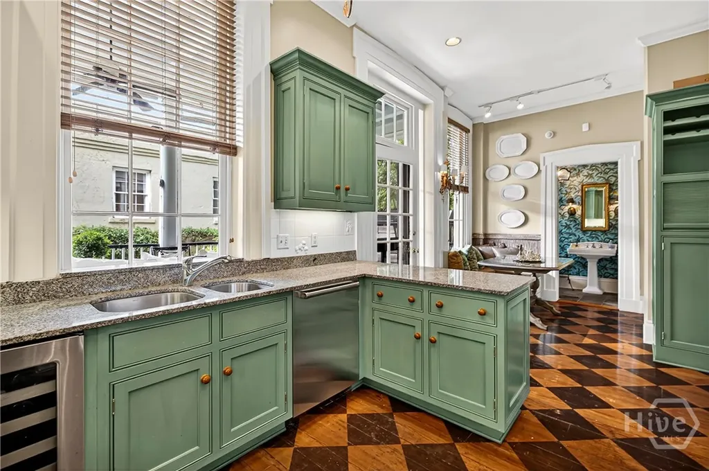 203 W Charlton Street Savannah GA 31401