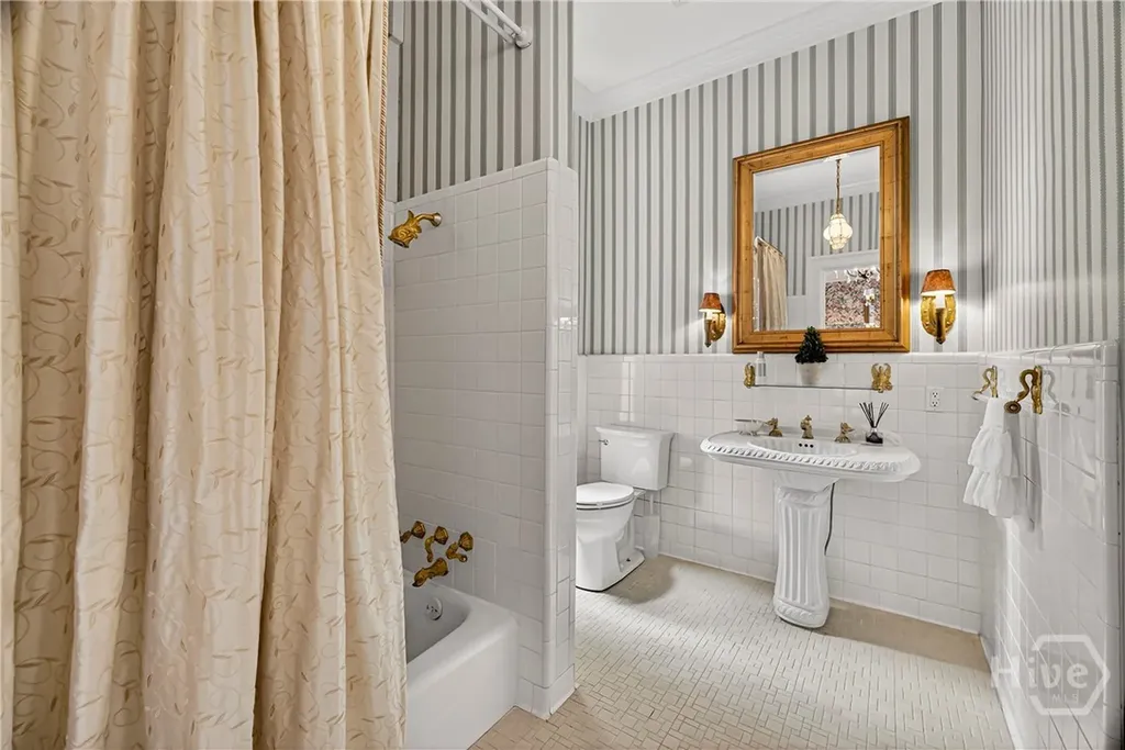 203 W Charlton Street Savannah GA 31401