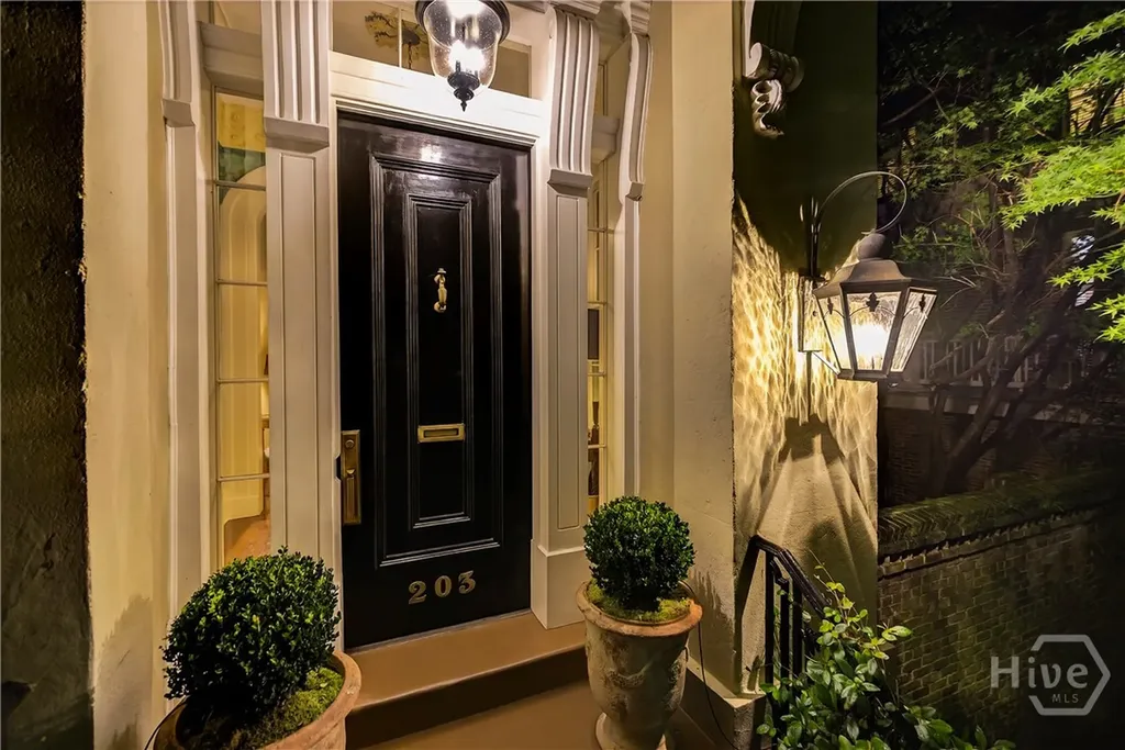 203 W Charlton Street Savannah GA 31401
