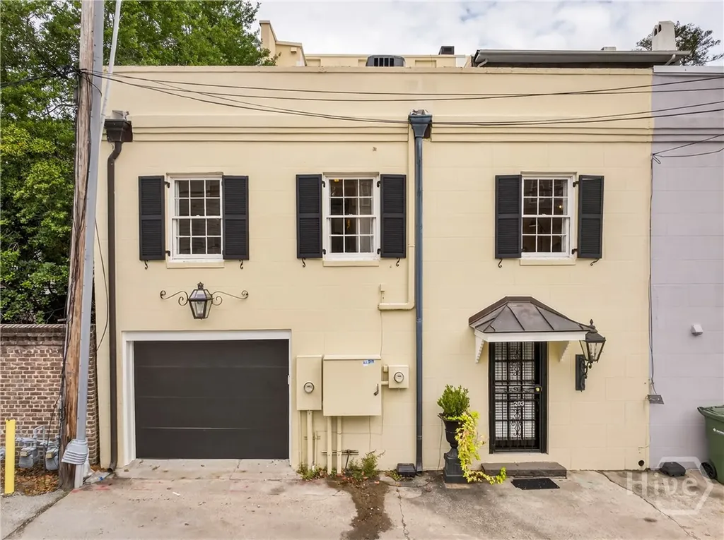 203 W Charlton Street Savannah GA 31401