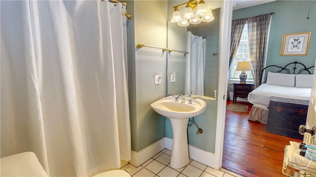 251 East Broad Street Savannah GA 31401