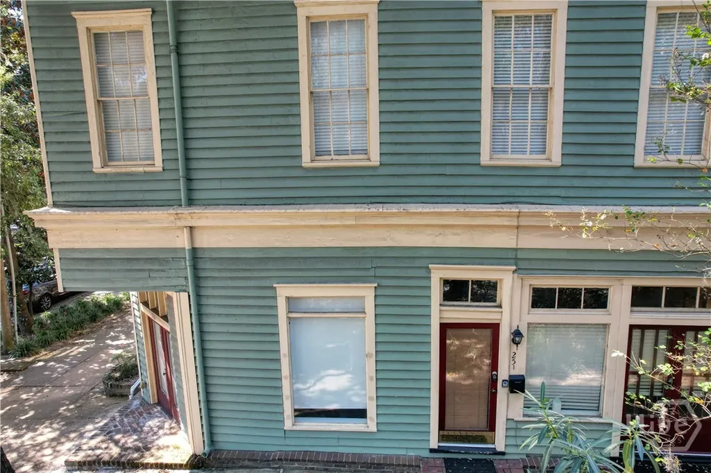251 East Broad Street Savannah GA 31401