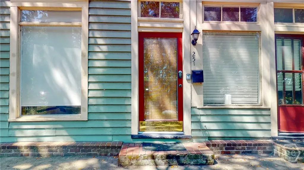 251 East Broad Street Savannah GA 31401