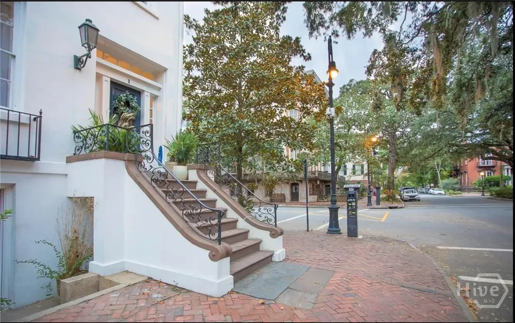 1 E Gordon Street Savannah GA 31401