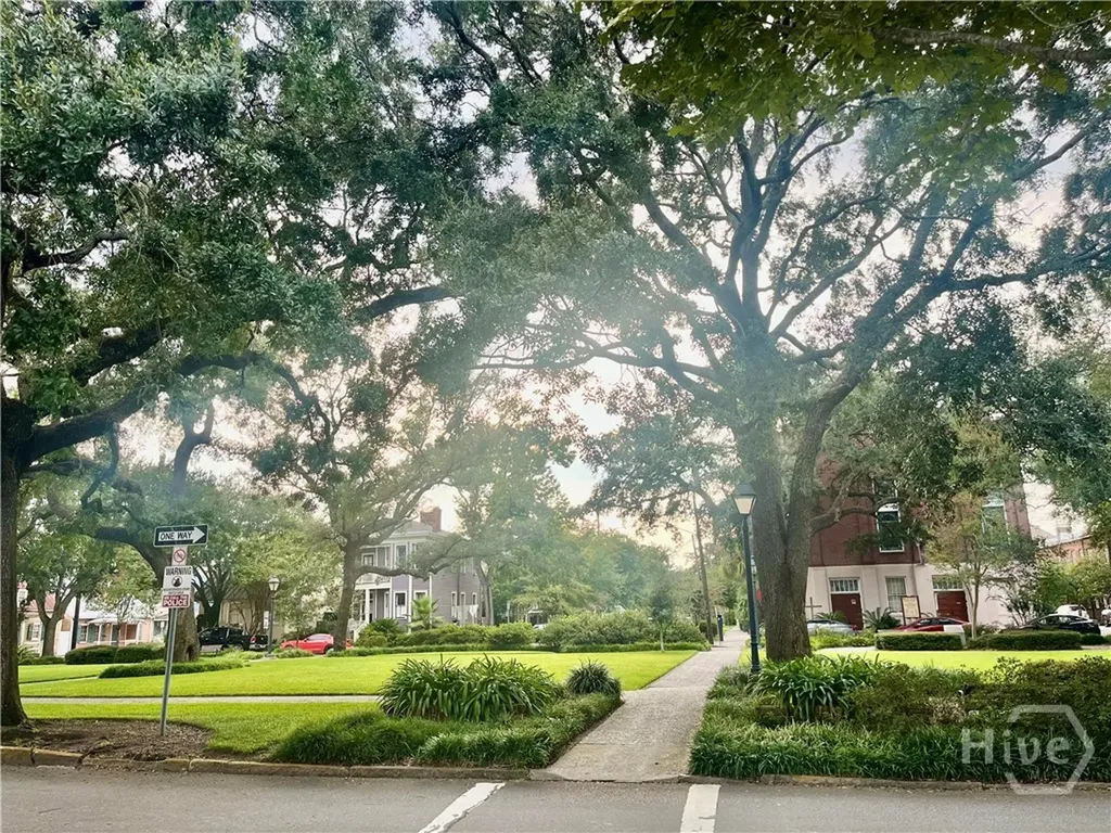 125 E Broad Street Savannah GA 31401