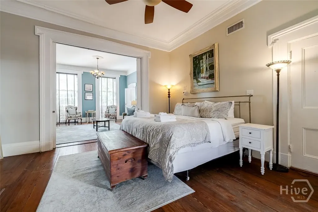 28 E Taylor Street Savannah GA 31401