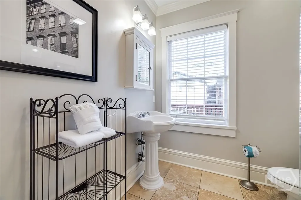 28 E Taylor Street Savannah GA 31401