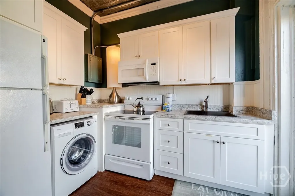 28 E Taylor Street Savannah GA 31401