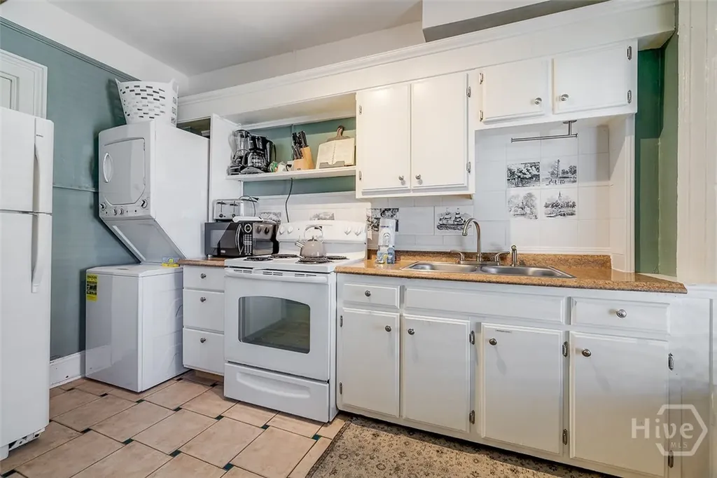 28 E Taylor Street Savannah GA 31401