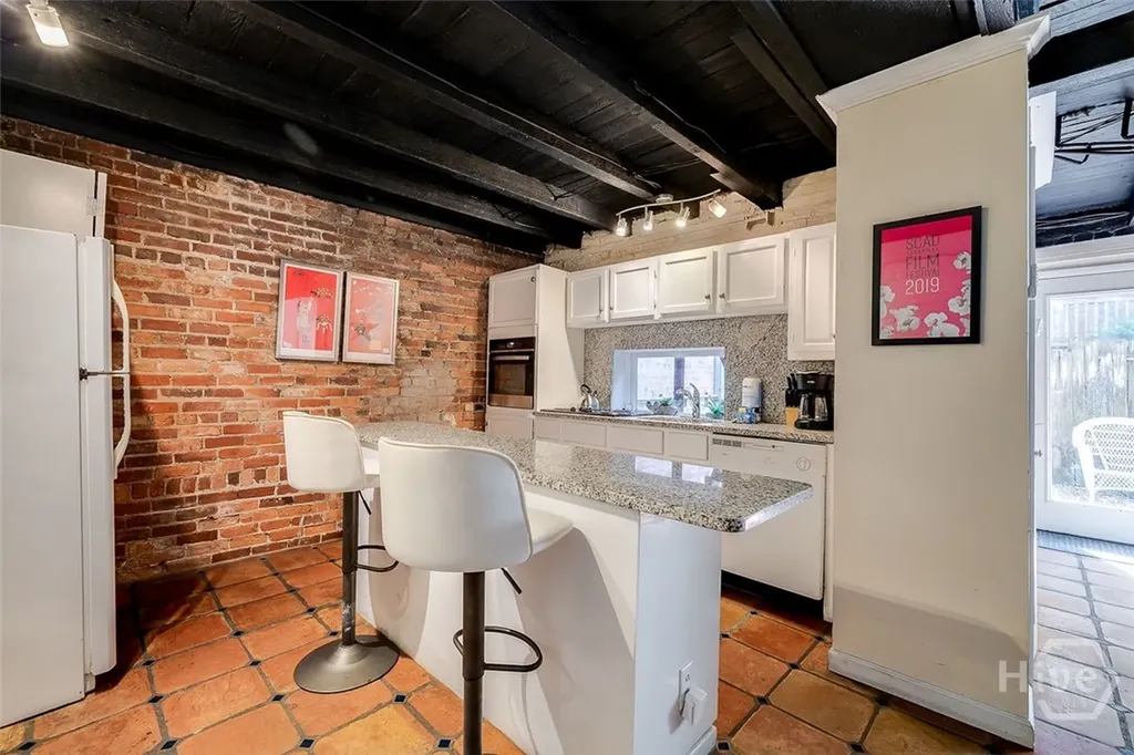 28 E Taylor Street Savannah GA 31401