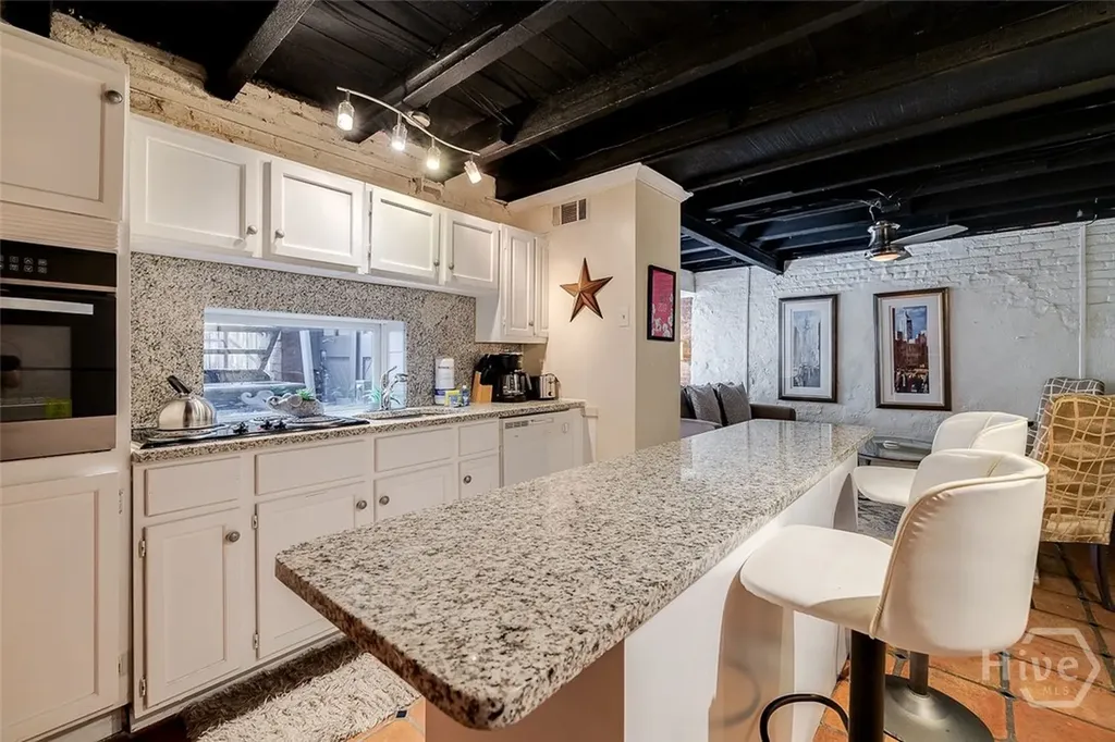 28 E Taylor Street Savannah GA 31401