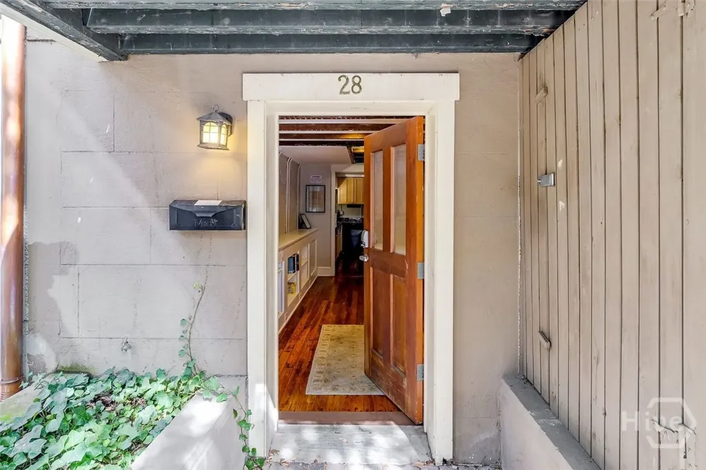 28 E Taylor Street Savannah GA 31401
