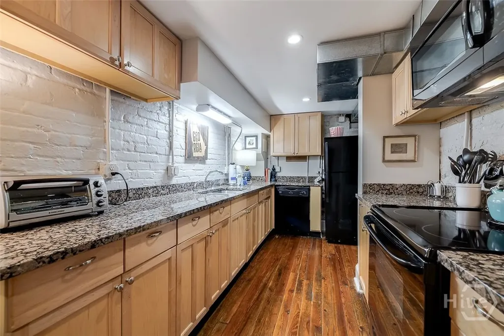 28 E Taylor Street Savannah GA 31401