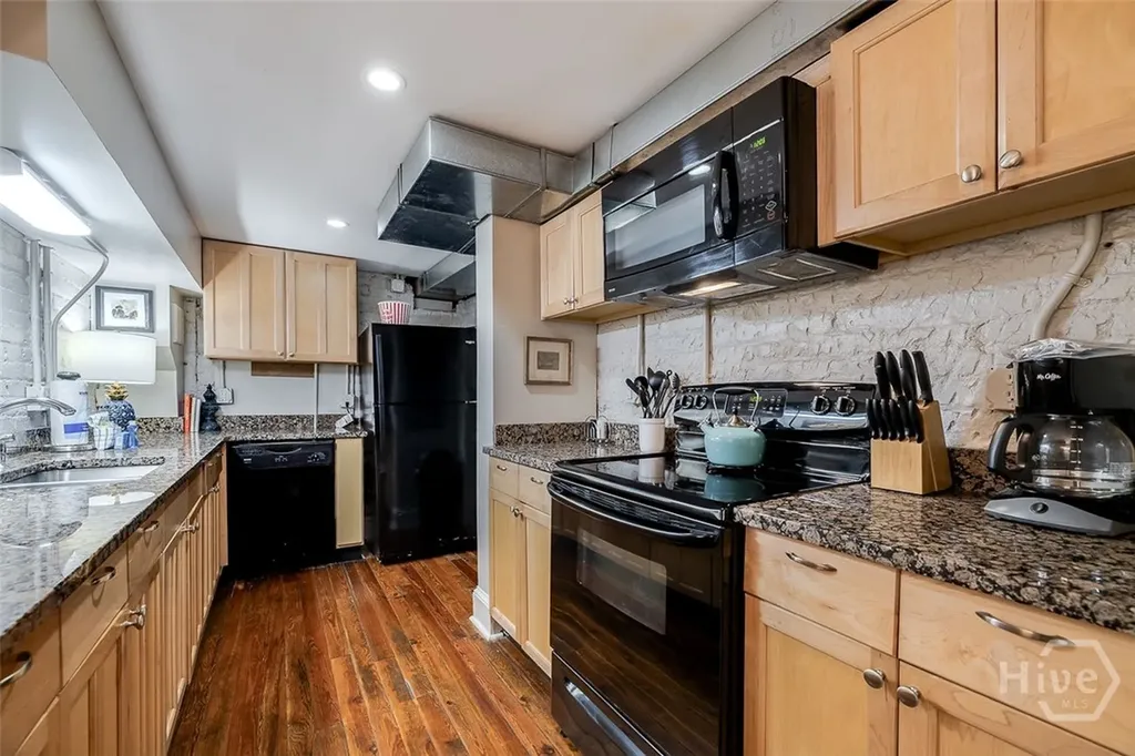 28 E Taylor Street Savannah GA 31401