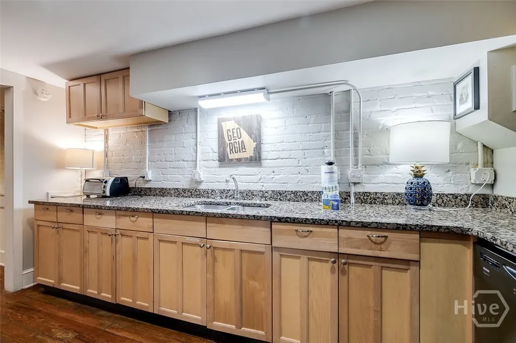 28 E Taylor Street Savannah GA 31401