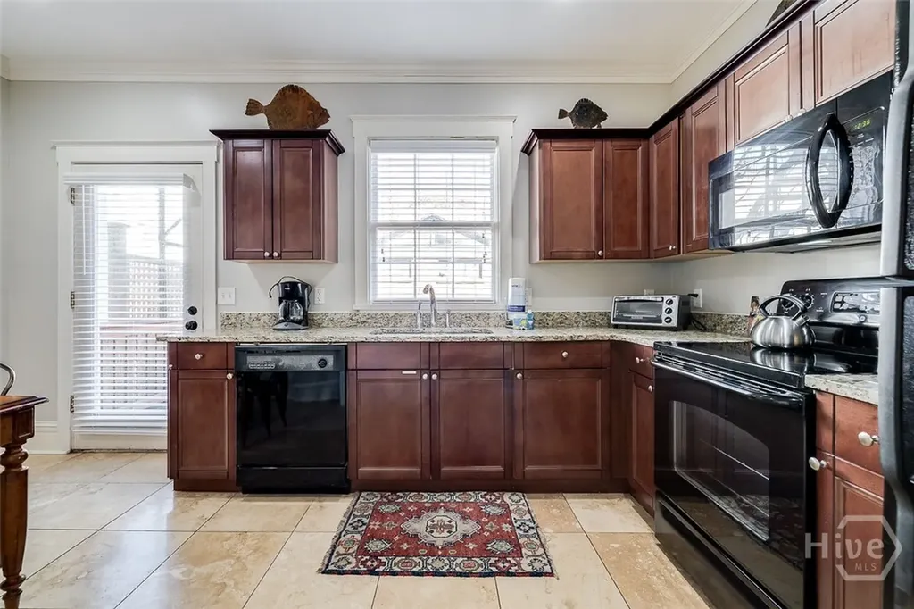 28 E Taylor Street Savannah GA 31401