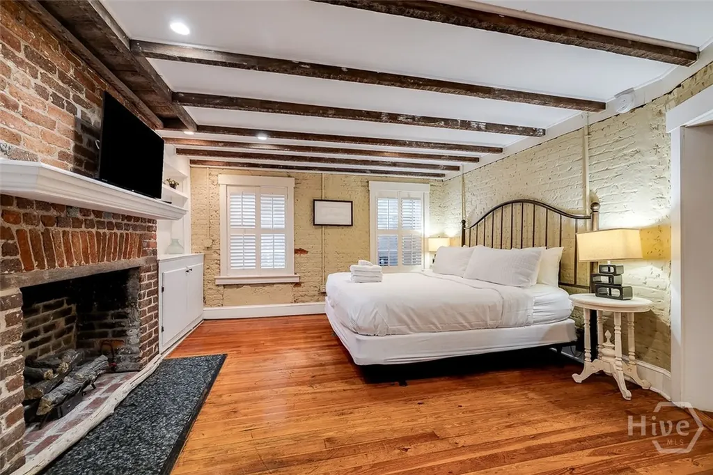 28 E Taylor Street Savannah GA 31401