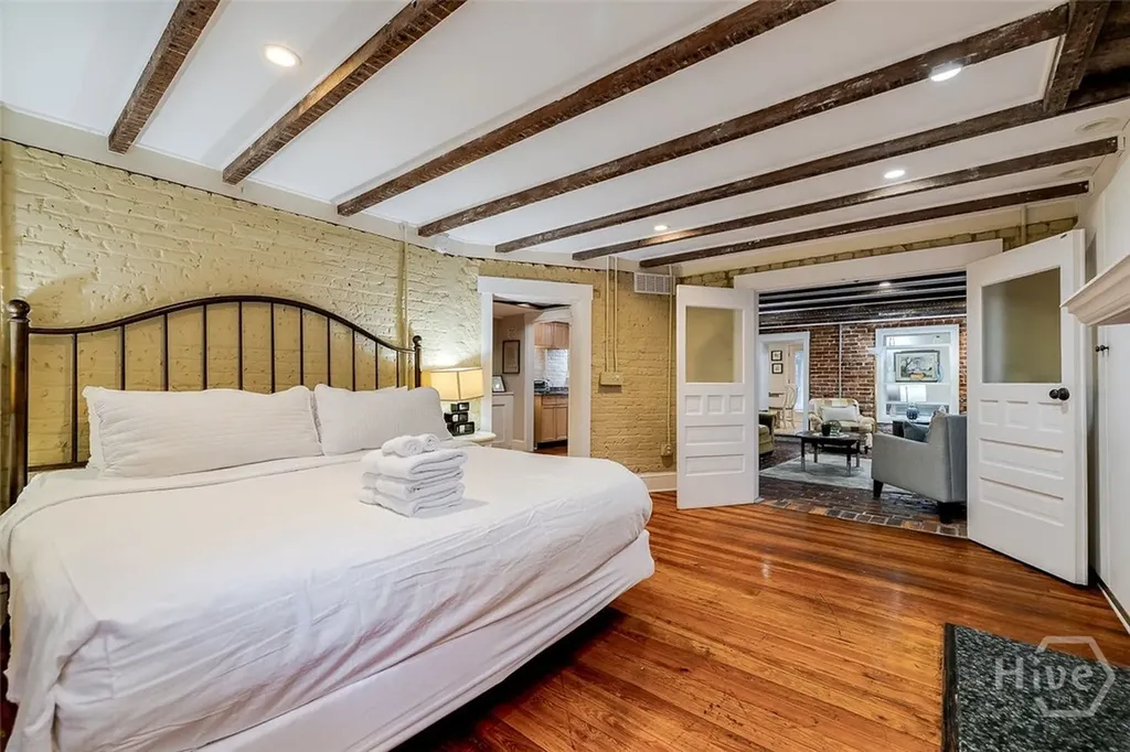 28 E Taylor Street Savannah GA 31401