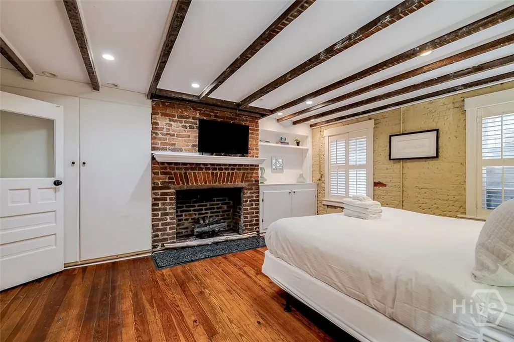 28 E Taylor Street Savannah GA 31401