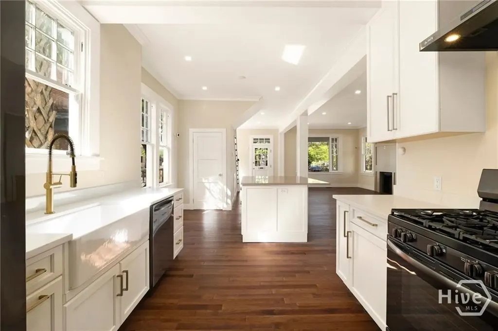627 W 37th Street Savannah GA 31401