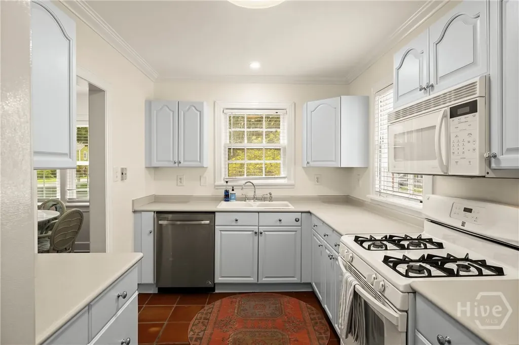 1318 E 51st Street Savannah GA 31404