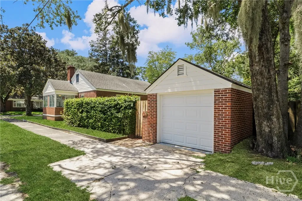 1318 E 51st Street Savannah GA 31404