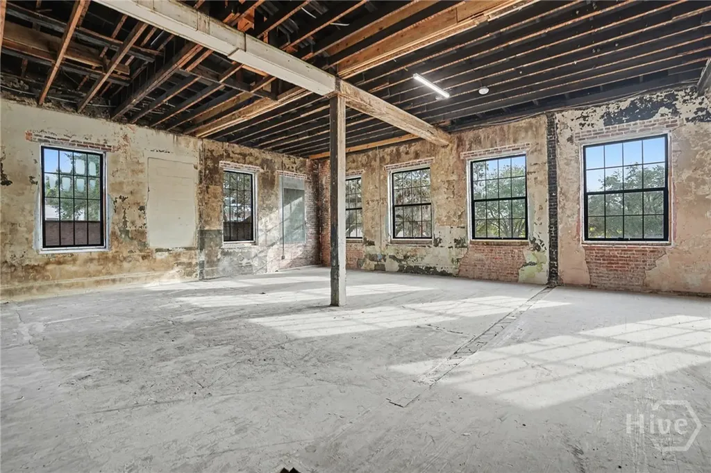 2517 Bull Street Savannah GA 31401