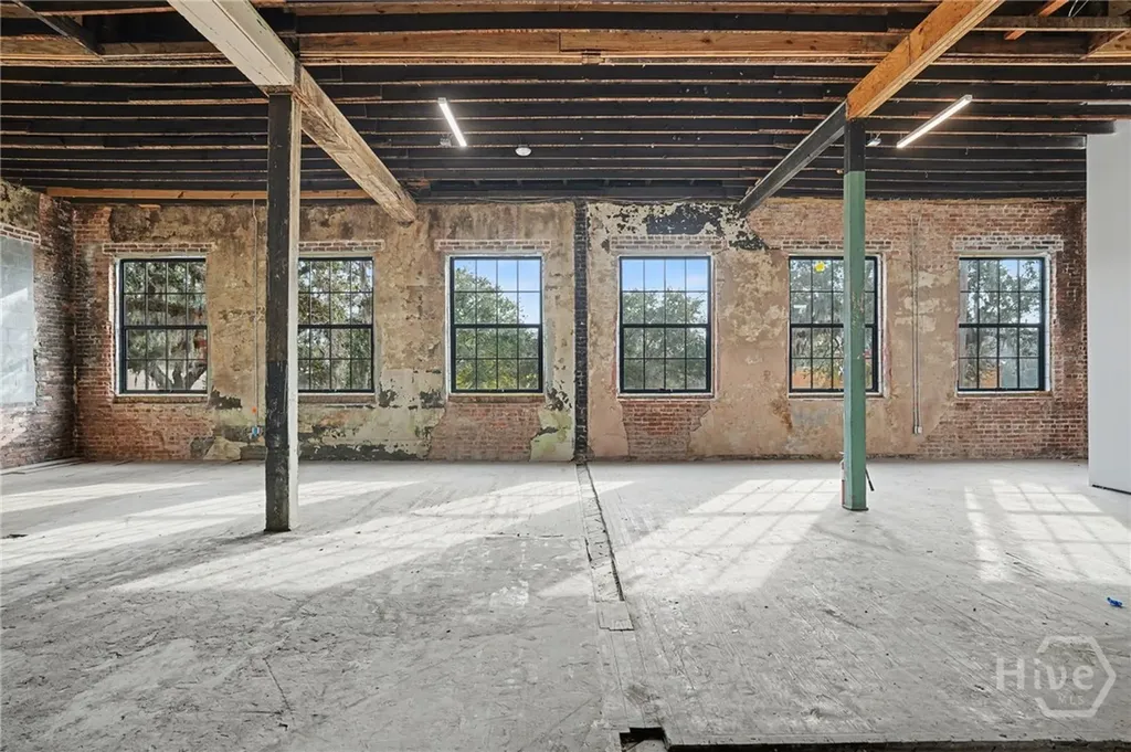 2517 Bull Street Savannah GA 31401