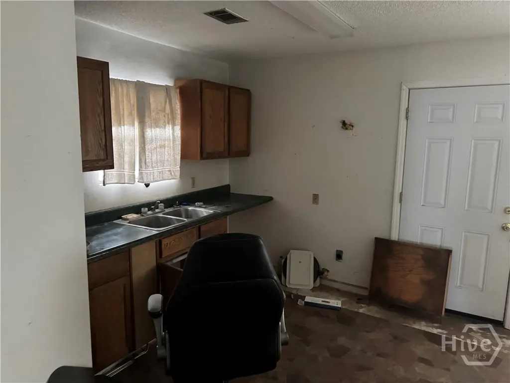 809 W 44th Savannah GA 31405