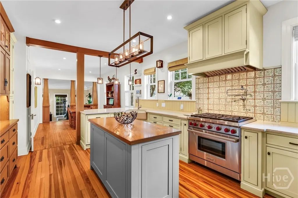 201 E 53rd Street Savannah GA 31405