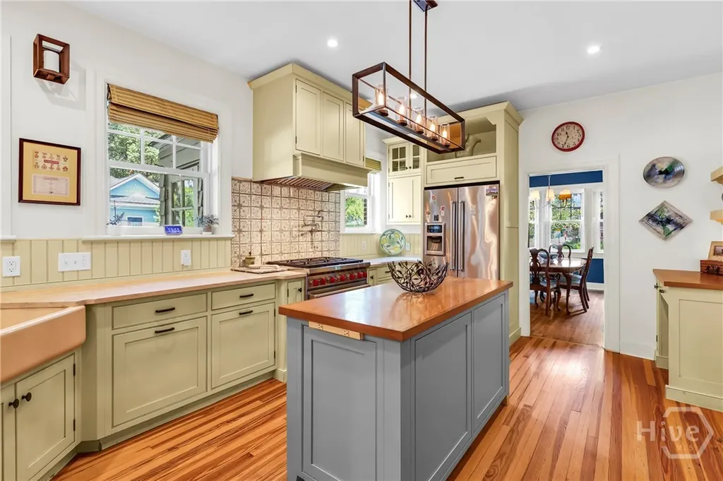 201 E 53rd Street Savannah GA 31405