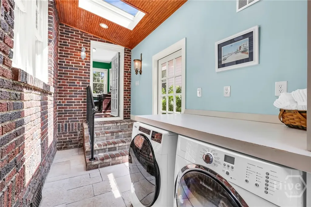 201 E 53rd Street Savannah GA 31405