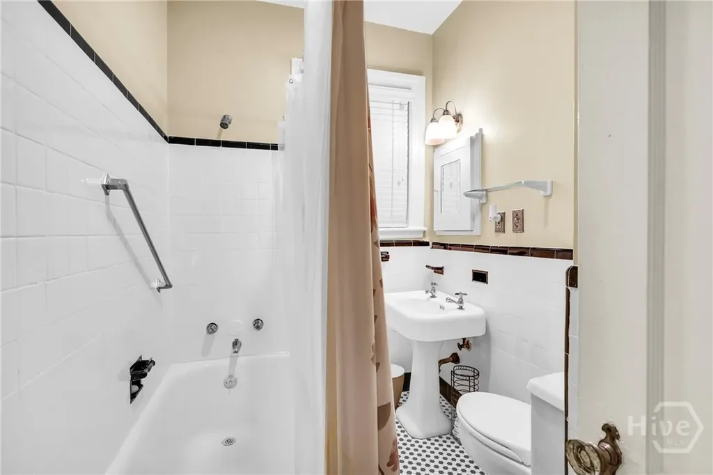 201 E 53rd Street Savannah GA 31405