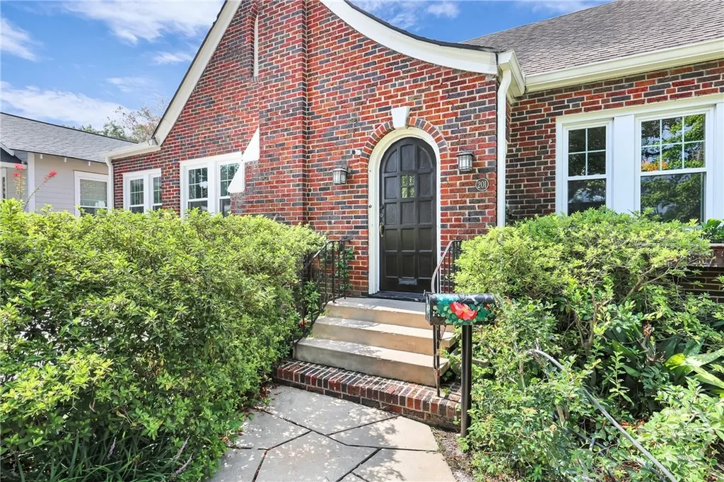 201 E 53rd Street Savannah GA 31405