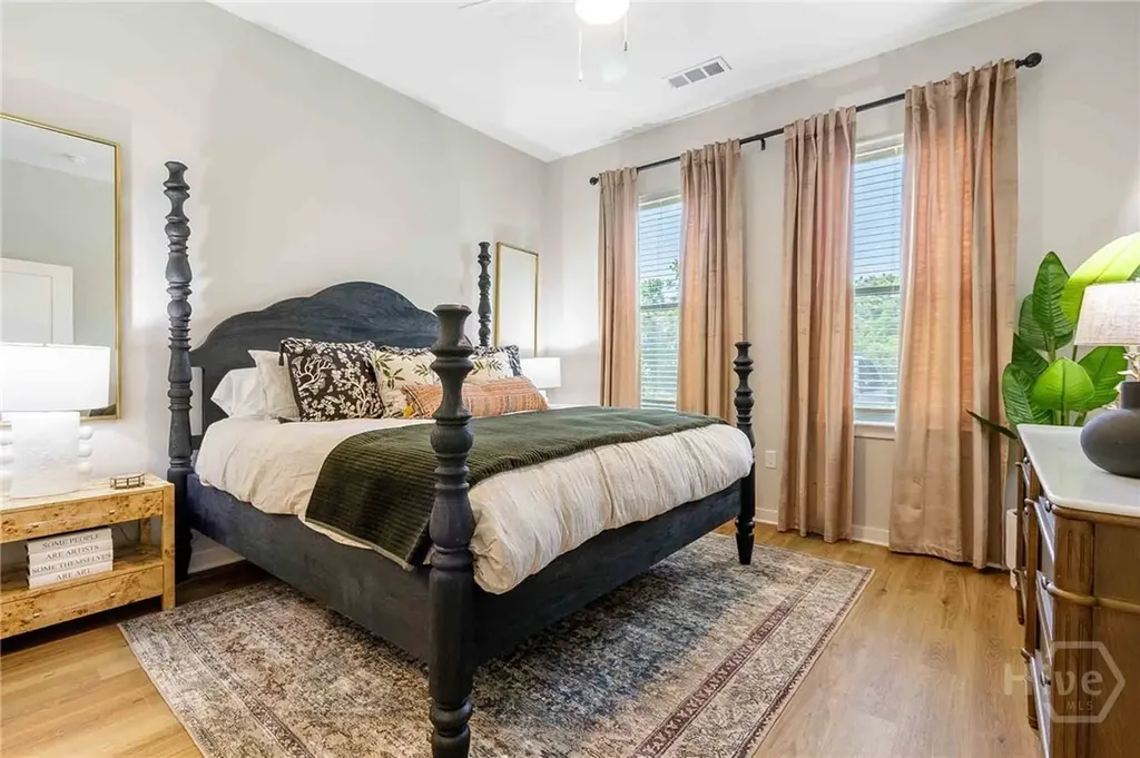 1150 E Perry Lane Savannah GA 31404