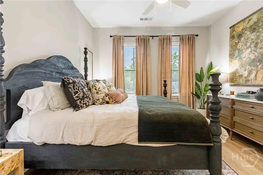 1150 E Perry Lane Savannah GA 31404