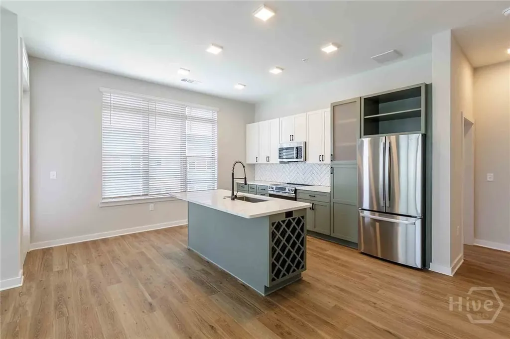 1150 E Perry Lane Savannah GA 31404