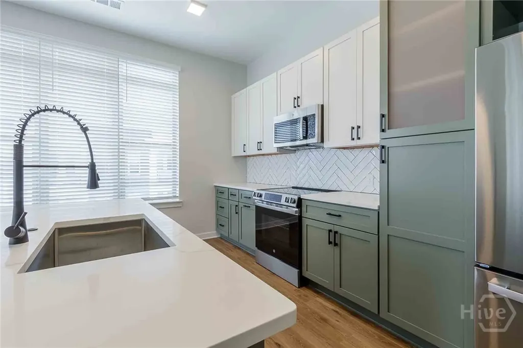 1150 E Perry Lane Savannah GA 31404