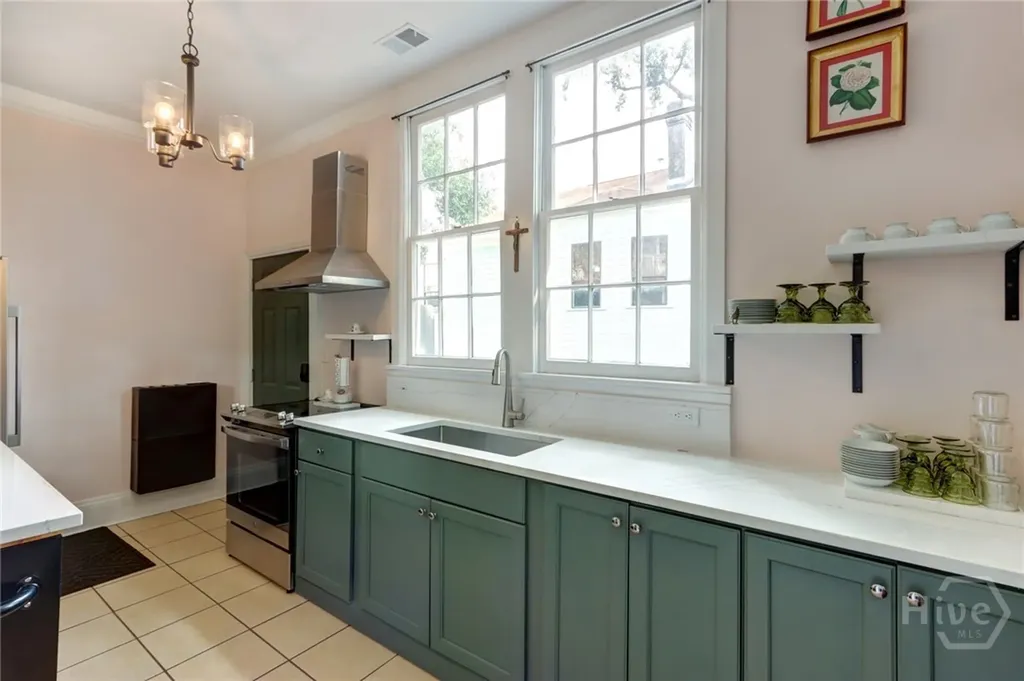 123 W Park Avenue Savannah GA 31401