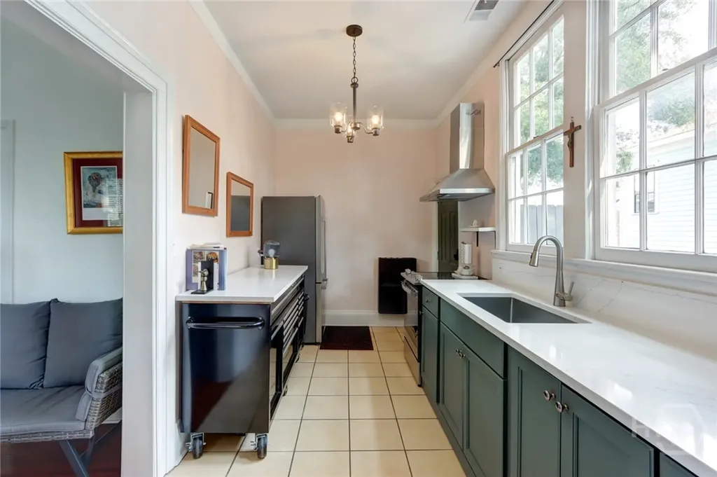 123 W Park Avenue Savannah GA 31401