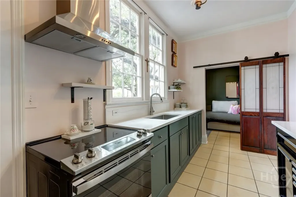 123 W Park Avenue Savannah GA 31401